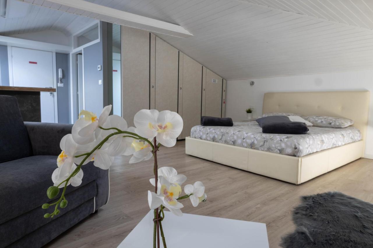 Lapiccolina Lägenhet Desenzano del Garda Exteriör bild